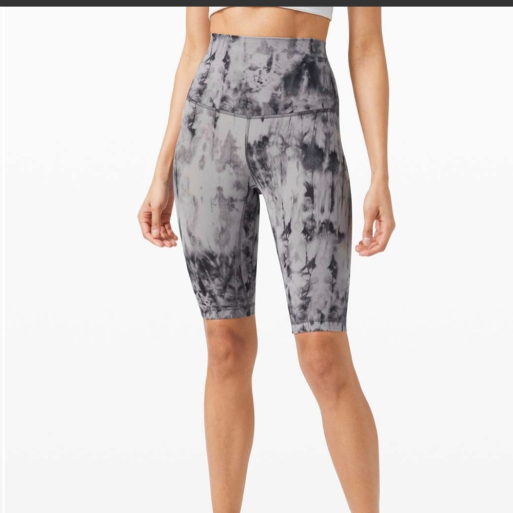 Lululemon Align 10” super high rise shorts, size 4, chrome black multi color